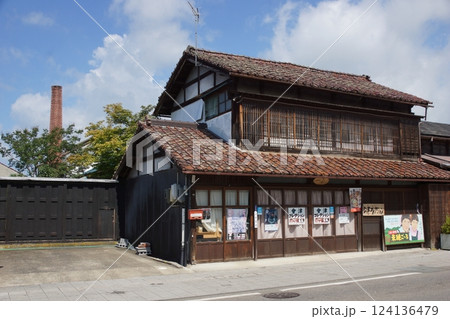 喜多方の町並み　蔵の町　レトロ商店街通り 124136479