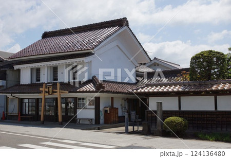 喜多方の町並み　蔵の町　レトロ商店街通り 124136480