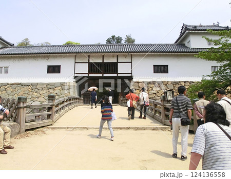 彦根城の天秤櫓（滋賀県彦根市） 124136558