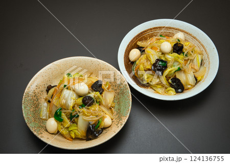 パリパリの食感がおいしい固焼きめんに、炒めた野菜を餡かけにして完成したあんかけ焼きそば パリパリの食感がおいしい固焼きめんに、炒めた野菜を餡かけにして完成したあんかけ焼きそば 124136755