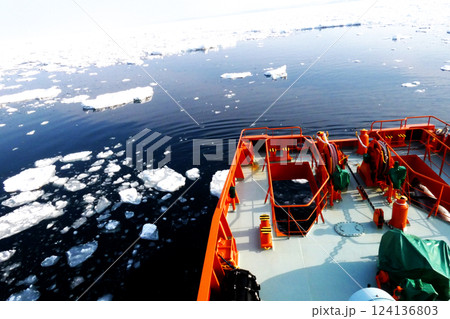 オホーツク海紋別の流氷 オホーツク海紋別の流氷 124136803
