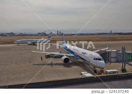 夢を掻き立てる展望デッキ、小松空港 124137240