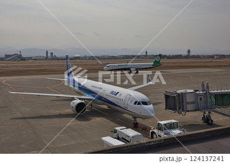 夢を掻き立てる展望デッキ、小松空港 夢を掻き立てる展望デッキ、小松空港 124137241