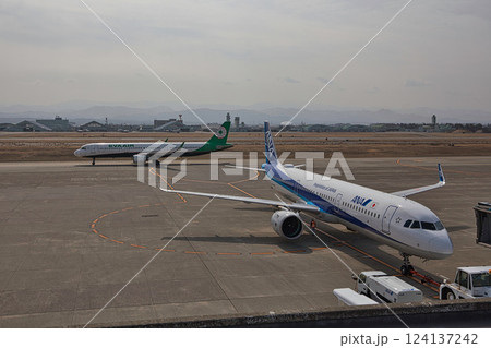 夢を掻き立てる展望デッキ、小松空港 夢を掻き立てる展望デッキ、小松空港 124137242