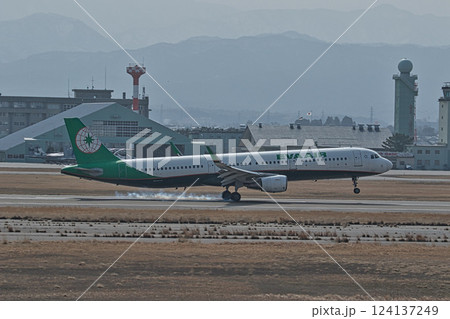 夢を掻き立てる展望デッキ、小松空港 124137249