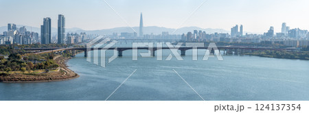 Han river Hangang and urban cityscape of Seoul, capital of South Korea Han river Hangang and urban cityscape of Seoul, capital of South Korea 124137354