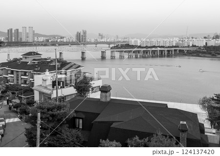 Han river Hangang and urban cityscape of Seoul, capital of South Korea Han river Hangang and urban cityscape of Seoul, capital of South Korea 124137420