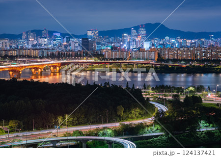Han river Hangang and urban cityscape of Seoul, capital of South Korea Han river Hangang and urban cityscape of Seoul, capital of South Korea 124137421