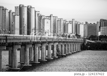 Han river Hangang and urban cityscape of Seoul, capital of South Korea Han river Hangang and urban cityscape of Seoul, capital of South Korea 124137422