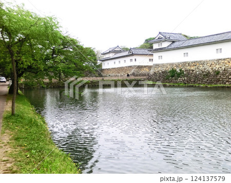 彦根城の二の丸佐和口多門櫓と開国記念館(滋賀県彦根市) 彦根城の二の丸佐和口多門櫓と開国記念館(滋賀県彦根市) 124137579