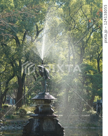 日比谷公園の鶴の噴水のある庭園 日比谷公園の鶴の噴水のある庭園 124138055
