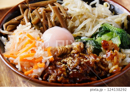 ビビンバ　韓国料理 124138292