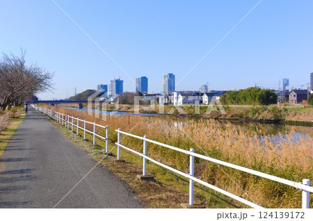 千葉県千葉市花見川サイクリングロード沿線の風景2025年3月 124139172