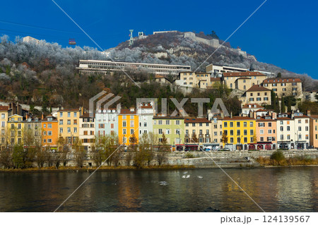 Right bank of Isere in Grenoble with cable car 124139567