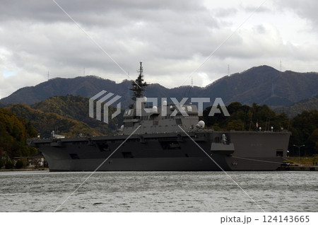 港の護衛艦 港の護衛艦 124143665