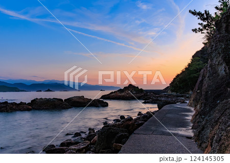 静岡県　下田市　早朝の 九十浜海水浴場 124145305