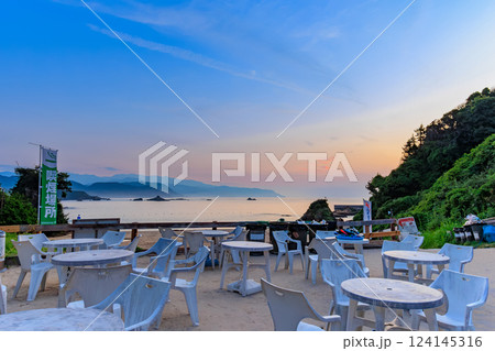 静岡県　下田市　早朝の 九十浜海水浴場 124145316