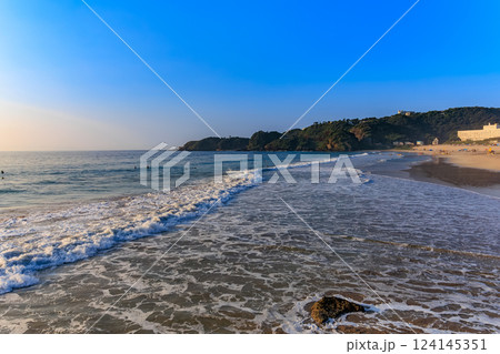 静岡県 下田市 朝の 白浜大浜海水浴場 静岡県 下田市 朝の 白浜大浜海水浴場 124145351