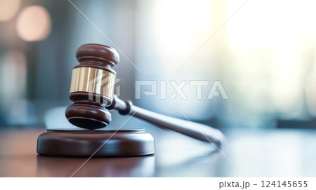 法律専門家や弁護士向けのシンボリックなビジュアル 124145655