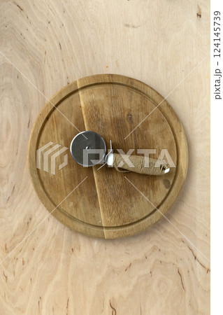 Round pizza board and pizza cutter Round pizza board and pizza cutter 124145739