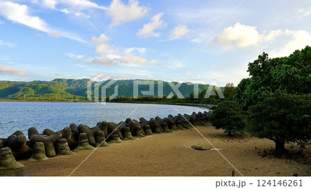 沖縄県八重山諸島西表島にある船浦湾 沖縄県八重山諸島西表島にある船浦湾 124146261