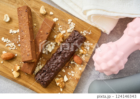 プロテインバー – 筋トレやダイエットに最適なタンパク質補給スナック プロテインバー – 筋トレやダイエットに最適なタンパク質補給スナック 124146343