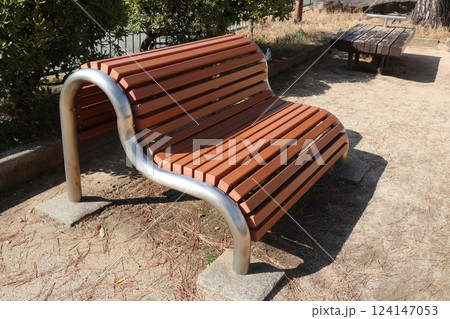 日本の公園の健康器具 背のばしベンチ 日本の公園の健康器具 背のばしベンチ 124147053