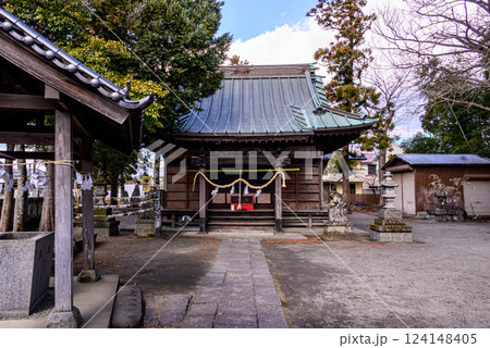 静けさを呼ぶ神社 124148405
