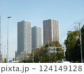 綱島街道から望む武蔵小杉の高層マンション 124149128