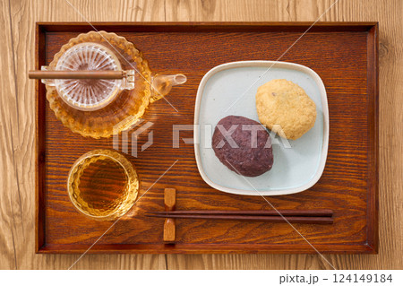 おはぎ – あんこときな粉の伝統的な和菓子 124149184