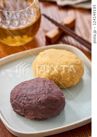 おはぎ – あんこときな粉の伝統的な和菓子 おはぎ – あんこときな粉の伝統的な和菓子 124149193