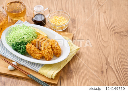 カキフライ – サクサクの牡蠣フライとタルタルソース カキフライ – サクサクの牡蠣フライとタルタルソース 124149750