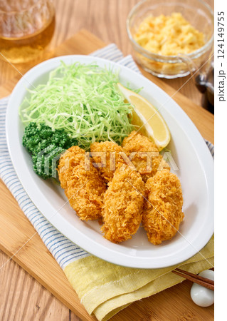 カキフライ – サクサクの牡蠣フライとタルタルソース 124149755