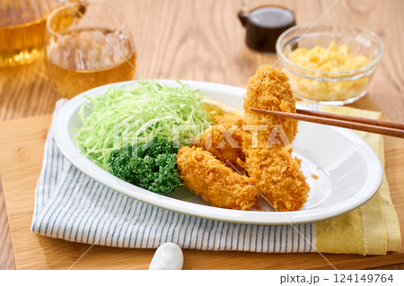 カキフライ – サクサクの牡蠣フライとタルタルソース 124149764