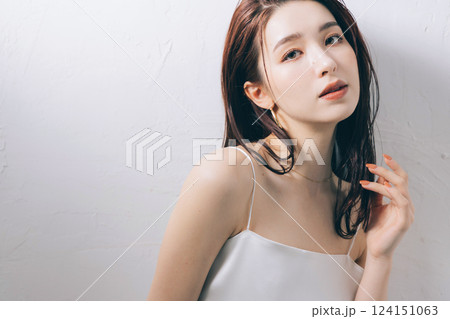 クールビューティーの女性 クールビューティーの女性 124151063