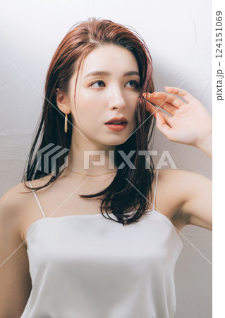 クールビューティーの女性 クールビューティーの女性 124151069