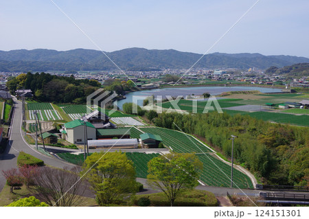 兵庫県南あわじ市　大日ダムから賀集周辺を望む 124151301