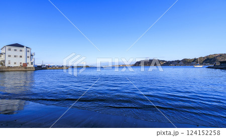 三浦郡葉山町森戸海岸の春 124152258