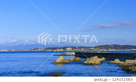 三浦半島の岩場から見た海 三浦半島の岩場から見た海 124152563