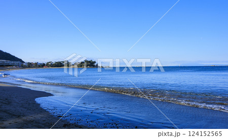三浦半島の岩場から見た海 三浦半島の岩場から見た海 124152565