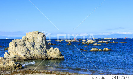 三浦半島の岩場から見た海 124152578