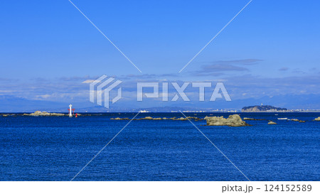 三浦半島の岩場から見た海 三浦半島の岩場から見た海 124152589
