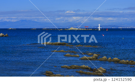 三浦半島の岩場から見た海 124152590