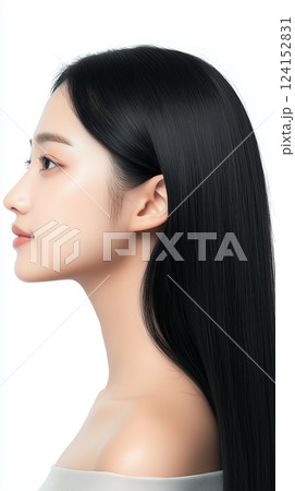 とても真っ直ぐなストレートロングヘアの女性 縦長画像 ヘアケアのイメージ 124152831