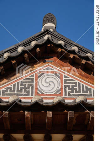 Bukchon Hanok village old traditional Korean architecture district and famous tourist destination in Seoul, South Korea Bukchon Hanok village old traditional Korean architecture district and famous tourist destination in Seoul, South Korea 124153269