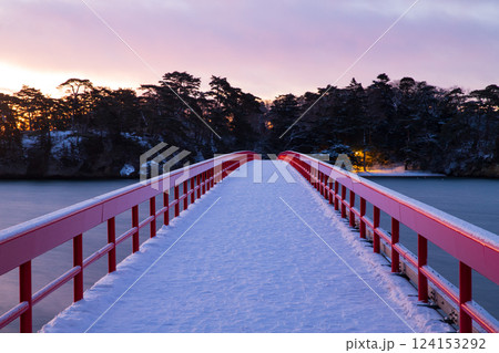 松島の朝焼け 松島の朝焼け 124153292