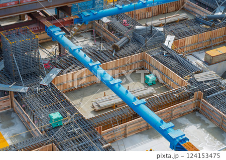 山留材と建設現場 124153475