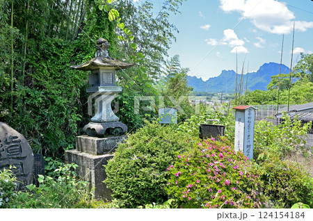 中山道松井田宿散歩：郷原の妙義道常夜燈　安中市郷原 124154184
