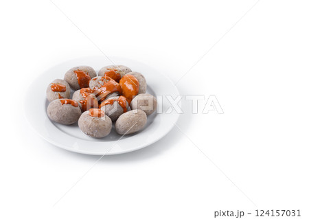 Papas arrugadas with mojo isolated on white background 124157031