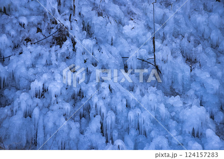 昼間のあしがくぼの氷柱 124157283